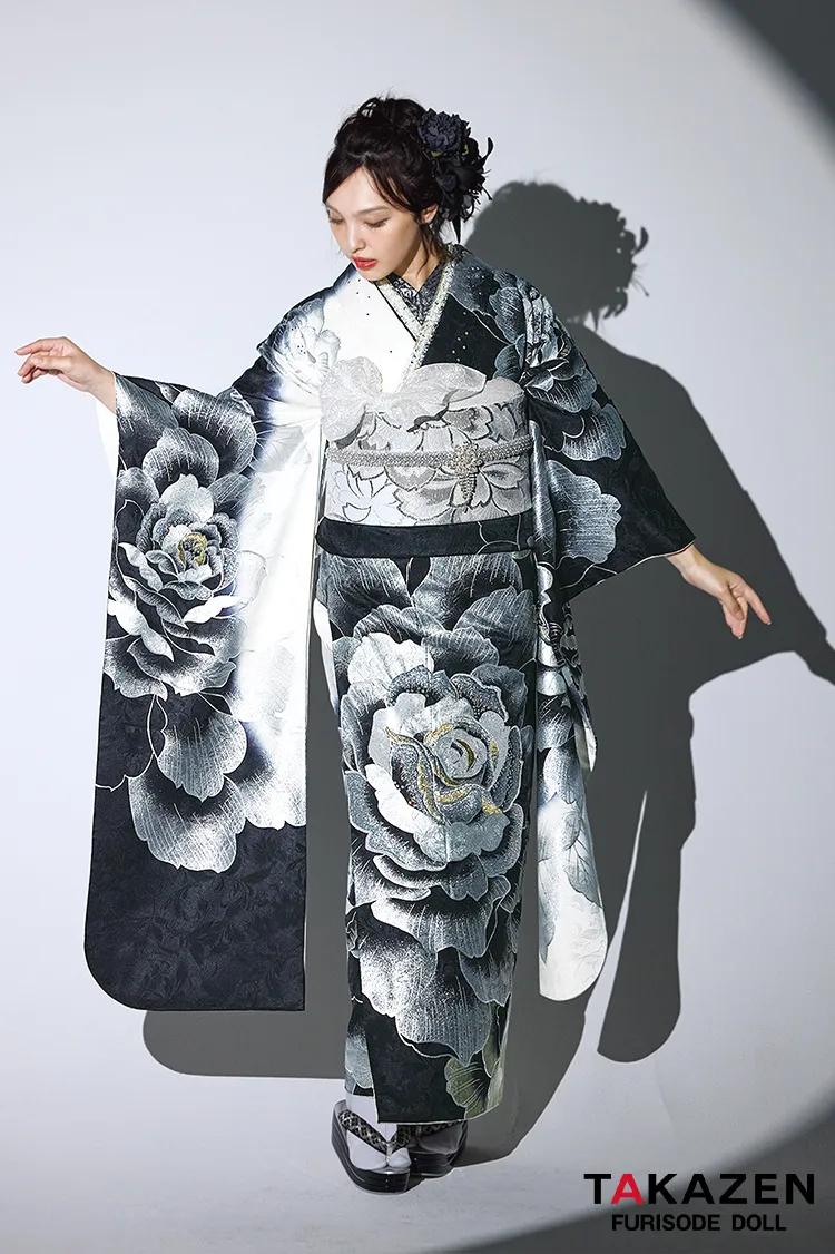 クール系　黒/シルバー(銀色)　薔薇柄　一番人気　派手　目立つ　かっこいい振袖　クール　キラキラスワロフスキー付き　ギャル　香川るな　32105