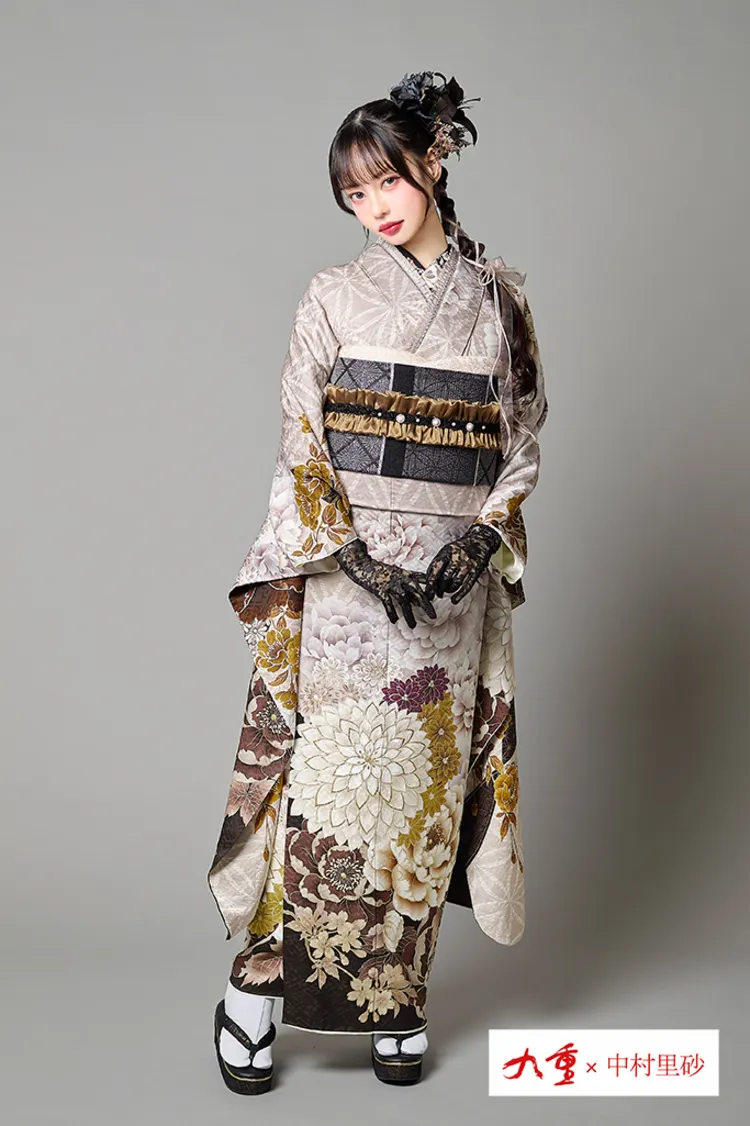 九重×中村里砂ブランド振袖ネットレンタル　ベージュ/ダスティーカラー/ニュアンスカラー　菊柄　大柄　上品　古典　人と被らない　K1303