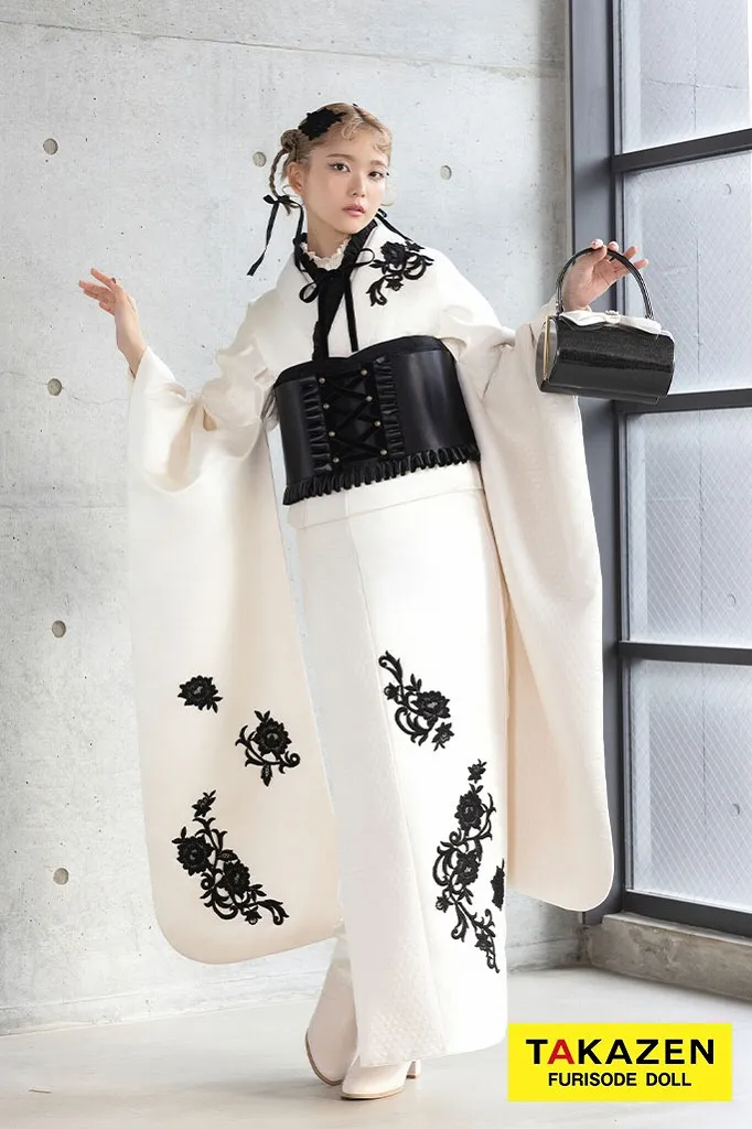 ヴィンテージスタイル　白　レザー素材　シンプル　大人っぽい　おしゃれ　誰ともかぶらない　かっこいい　シック　ブーツコーデ　レザー振袖ネットレンタル　K1175※刺繍の位置が変わります