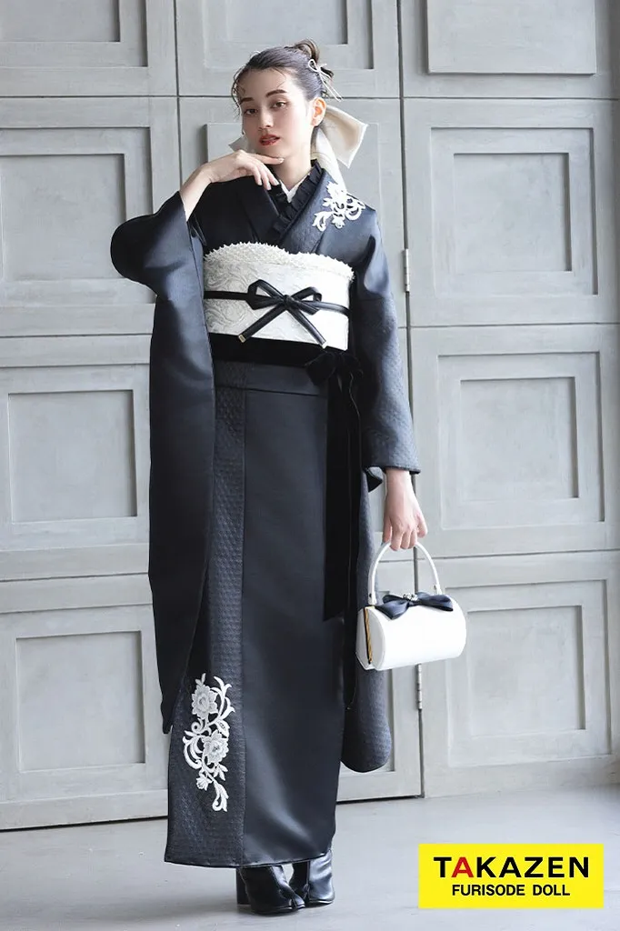 ヴィンテージスタイル　黒　レザー素材　シンプル　大人っぽい　かっこいい　シック　ブーツコーデ　レザー振袖ネットレンタル　K1176　※刺繍が黒になります