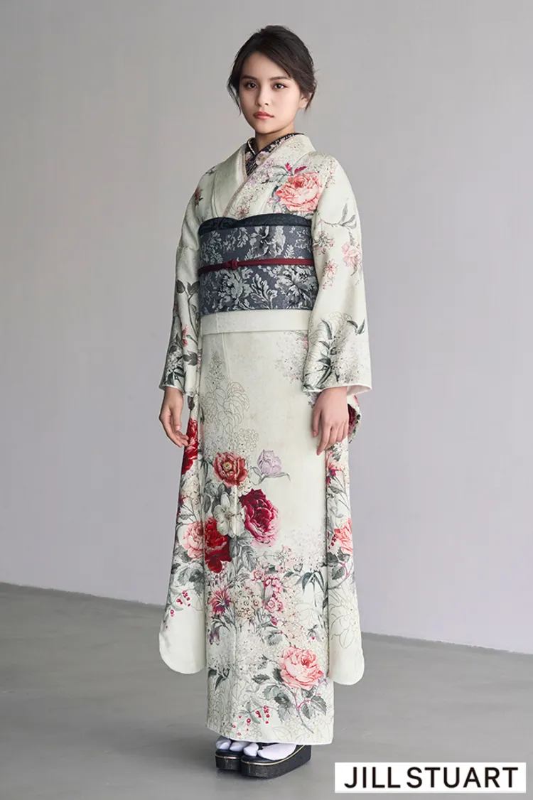 JILL STUARTブランド振袖ネットレンタル　オフホワイト　柄小さめ　ワンポイントカラー　かわいい　おしゃれ　低身長さんにおすすめ　K1313