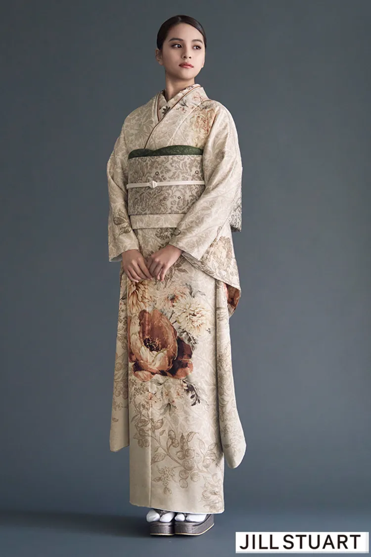 JILL STUARTブランド振袖ネットレンタル　べージュ　ヴィンテージスタイル　統一感のある着こなし　おしゃれ　K1316