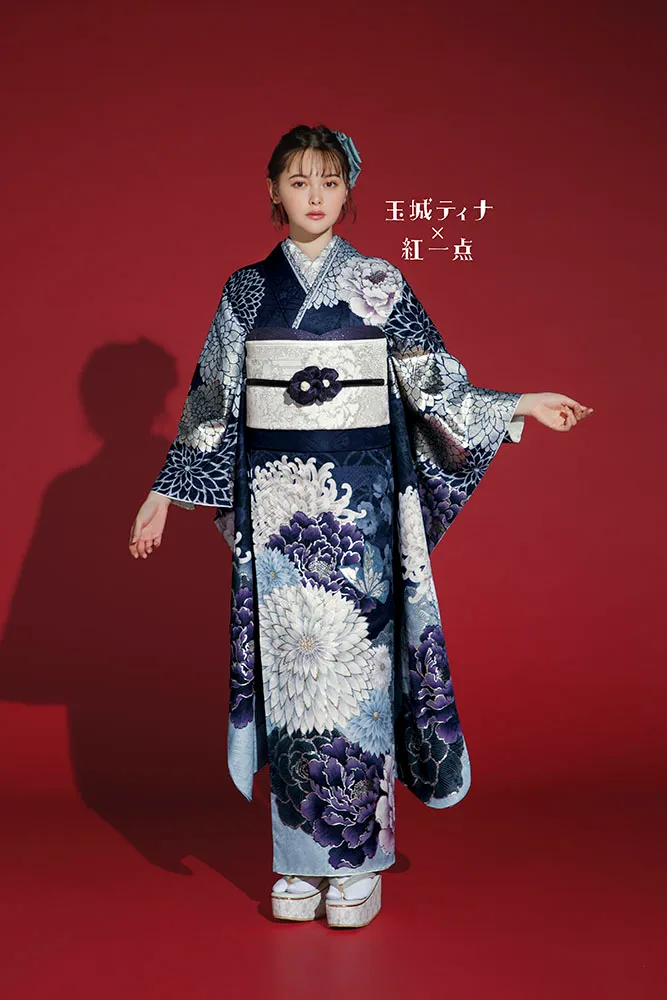 玉城ティナ×紅一点ブランド振袖ネットレンタル　ネイビー/青/寒色系　大柄/乱菊　豪華　大人っぽい　古典柄　ブルべさんにおすすめ　K1180