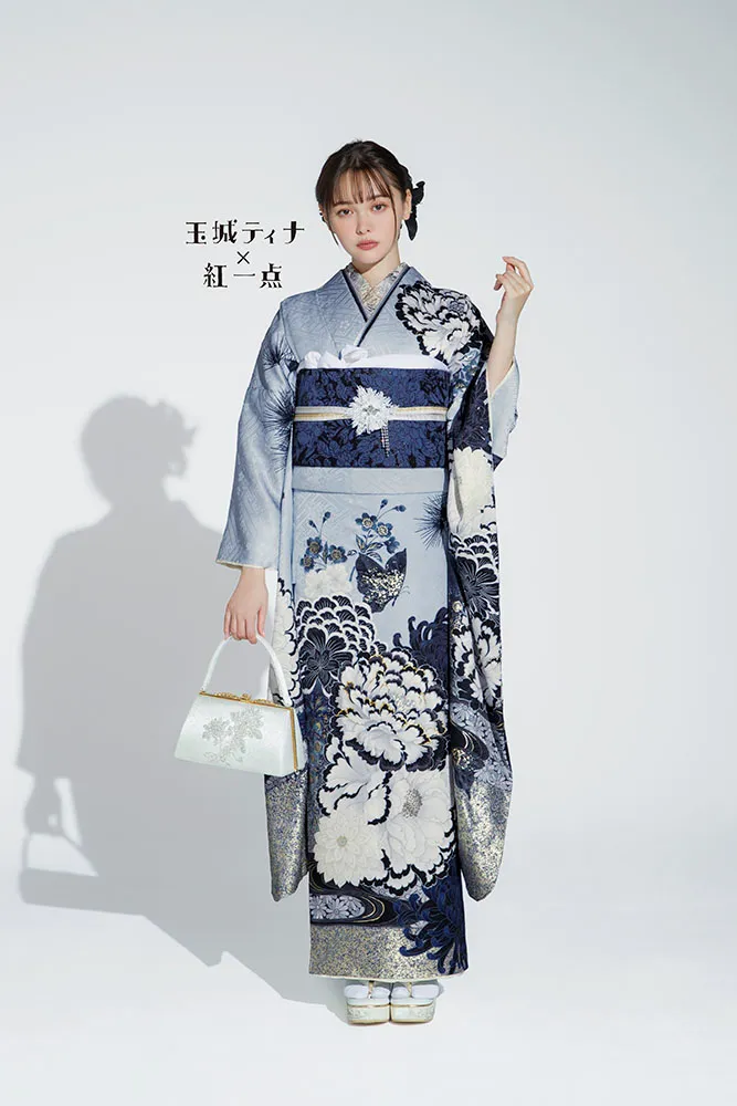 玉城ティナ×紅一点ブランド振袖ネットレンタル　くすみブルー/水色　牡丹柄/流水模様　上品　儚げ　清楚　大人っぽい　K1184