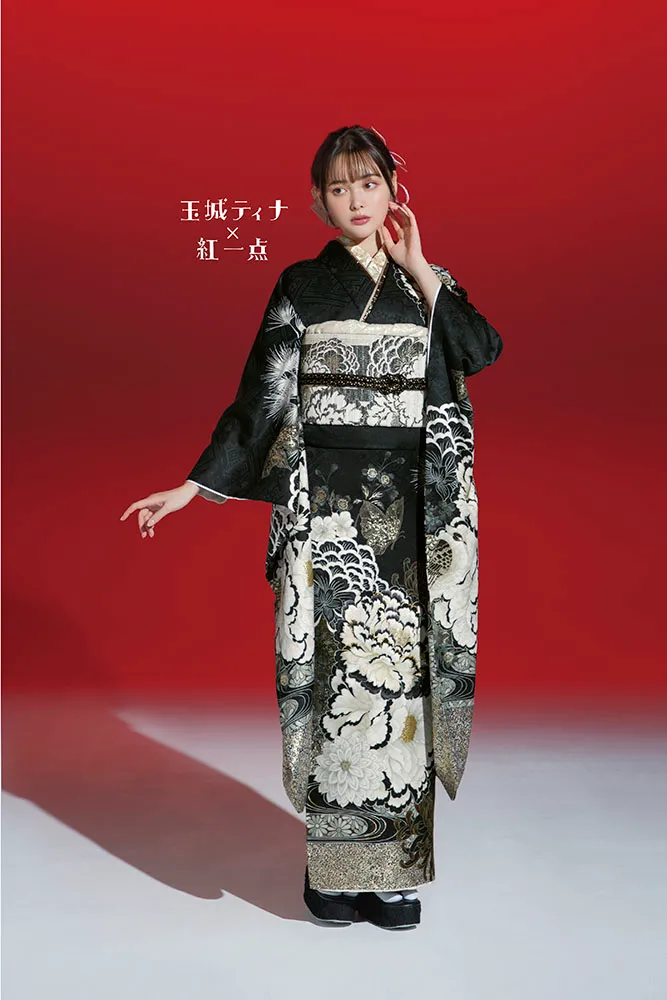 玉城ティナ×紅一点ブランド振袖ネットレンタル　黒　牡丹柄/流水模様　大人っぽい　シック　かっこいい　辛口コーデ　K1185
