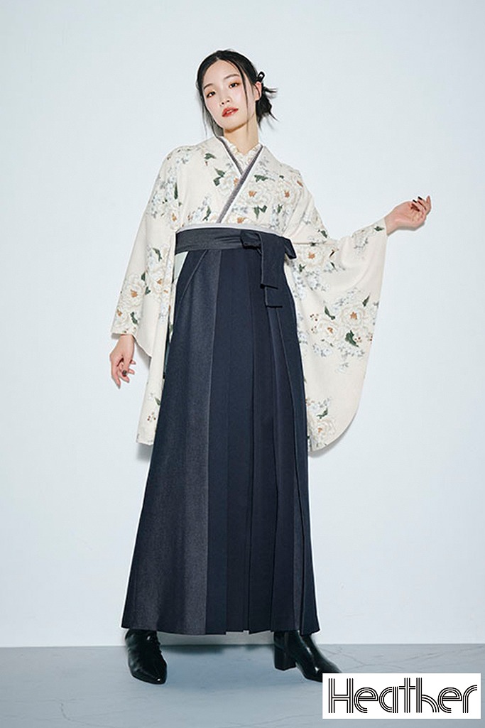 Heatherブランド袴ネットレンタル　クリーム/淡い色　リボン柄　アンティーク調　きれいめ　かわいい　くすみカラー　デニム素材袴　ブーツスタイル　R26042