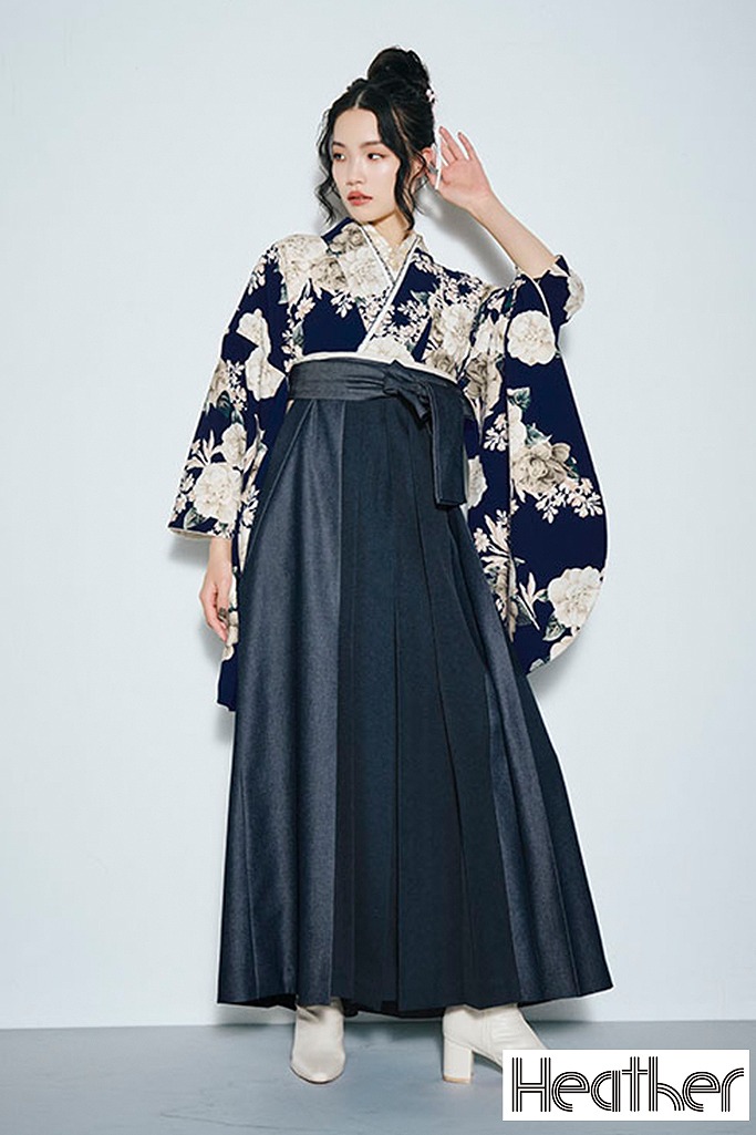 Heatherブランド袴ネットレンタル　ネイビー　椿柄　ガーリー　かわいい　おしゃれ　デニム素材袴　ブーツスタイル　R26045