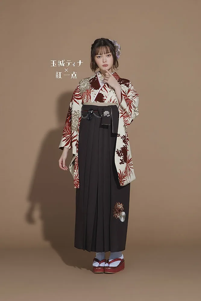 玉城ティナ×紅一点最新作振袖ネットレンタル　正統派古典　白赤/白地　菊柄　おしゃれ　人と被らない　大人っぽい　R26066