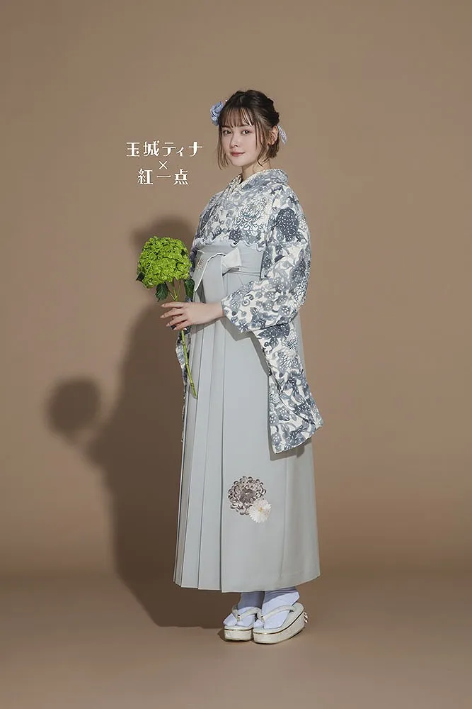 玉城ティナ×紅一点最新作振袖ネットレンタル　正統派古典　グレー/水色　菊柄　寒色系　清楚系　ブルべさんにおすすめ　R26068