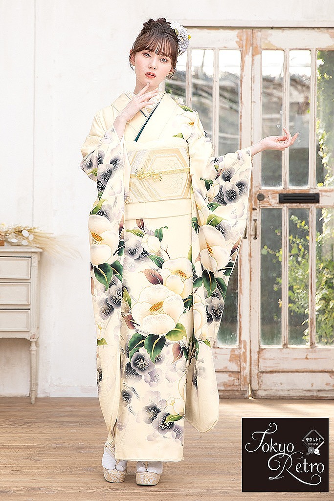レトロ　アイボリー/クリーム/緑　椿柄　シンプル　　アンティーク調　統一感のある振袖　東京レトロ　マーシュ彩　K733