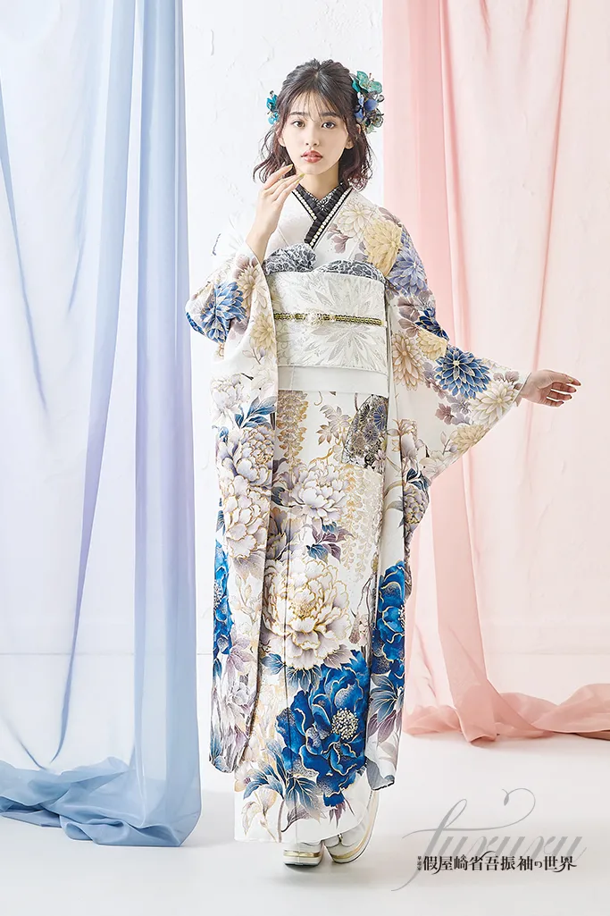 假屋崎省吾ブランド振袖ネットレンタル　正統派古典　白地/青　牡丹柄　華やか　きれいめ　キラキラスワロフスキー　K1234
