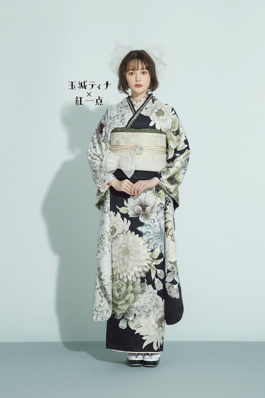 玉城ティナ×紅一点振袖ネットレンタル　黒/ブラック　菊柄　華やか　大人っぽい　上品　可愛らしい　アンティーク調　K791
