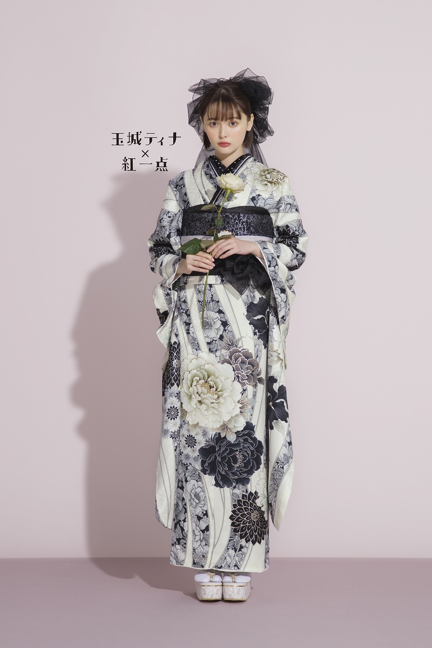 玉城ティナ×紅一点振袖ネットレンタル　白/黒　花柄/洋風柄　フレンチガーリー　可愛らしい　オシャレ　モノトーン　K790