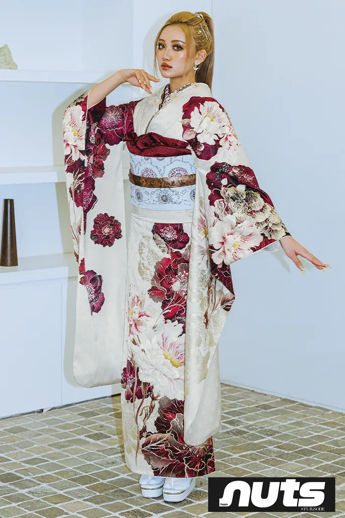 nutsブランド振袖ネットレンタル　白赤　牡丹柄　大人っぽい　ギャル　きれいめ　華やか　かわいい　中村りおん　K1256