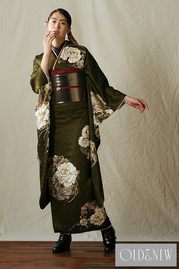ヴィンテージスタイル　緑/カーキ　ワンポイント/花柄　シック　ブーツコーデ　落ち着いた色味　　シンプル振袖ネットレンタル　K1103