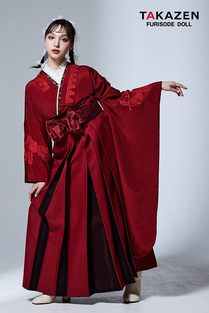 ヴィンテージスタイル　赤　無地/刺繍付き　シンプル　統一感のある着こなし　ブーツコーデ　おしゃれ　目立つ　珍しい　香川るな袴ネットレンタル　LH2