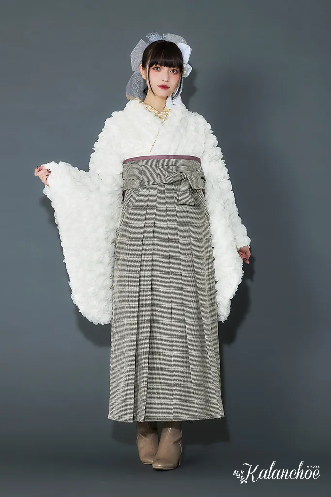 最新作ヴィンテージスタイル　白/千鳥柄　バラの生地　ふわモコ　洋風袴　ブーツスタイル　おしゃれ　人とかぶらない袴ネットレンタル　R26076