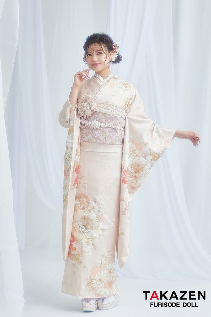 くすみカラー古典　サーモンピンク/淡い色　ユリ柄　シンプル　統一感のある着こなし　かわいらしい振袖ネットレンタル　じゅりちゃん　G63