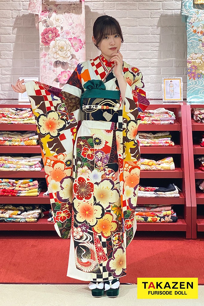 特別価格！レトロ古典　白/赤/白地　梅柄/毬柄　華やか　目立つ色使い　ポップ　破格値振袖ネットレンタル　M3