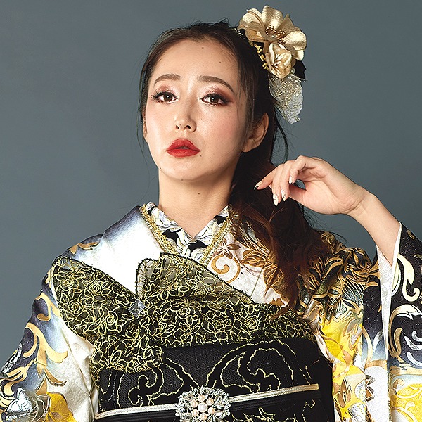 派手可愛いバラ柄刺繍衿通販　白/黒/ピンク(3種類)