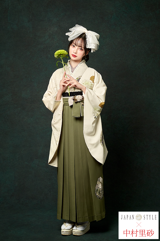 JAPAN STYLE×中村里砂ブランド袴ネットレンタル　ベージュ　菊柄　方身代わり　和柄　モダン　淡い色　大人っぽい　　人気　くすみカラー　R25055