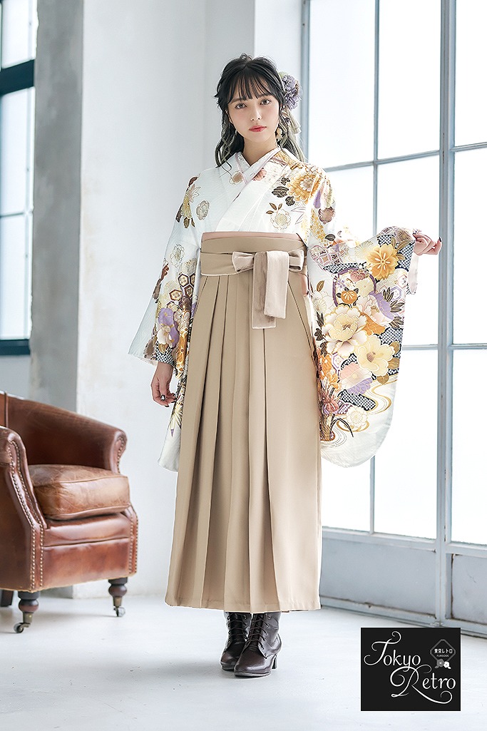 くすみカラー古典　白/ミントグリーン　椿/牡丹柄　白ベース　ブーツスタイル　おしとやか　淡い色袴ネットレンタル　R24084