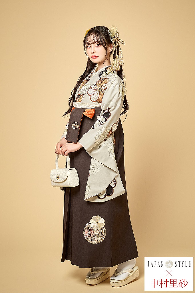 JAPAN STYLE×中村里砂ブランド袴ネットレンタル　アイボリー　ねじり菊柄　和柄　大柄　シンプル　淡い色　統一感のある着こなし　R25056