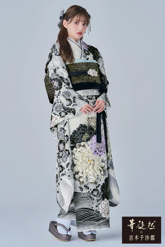 華徒然×吉木千沙都振袖ネットレンタル　グレー　菊柄/牡丹柄　大人っぽい　おしゃれ　統一感のある着こなし　K1259