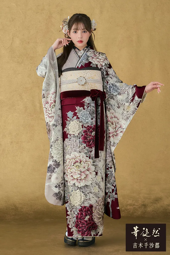 華徒然×吉木千沙都振袖ネットレンタル　エンジ　牡丹柄/孔雀柄　大人っぽい　おしゃれ　きれいめコーデ　K1260