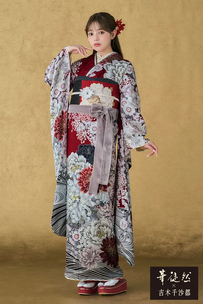 華徒然×吉木千沙都振袖ネットレンタル　赤　牡丹柄/菊柄　かわいい　きれいめ　統一感のある着こなし　K1267