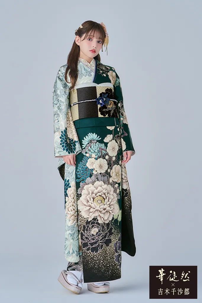 華徒然×吉木千沙都振袖ネットレンタル　緑　牡丹柄/蝶々柄　落ち着いた色味　大人っぽい　統一感のある着こなし　K1268