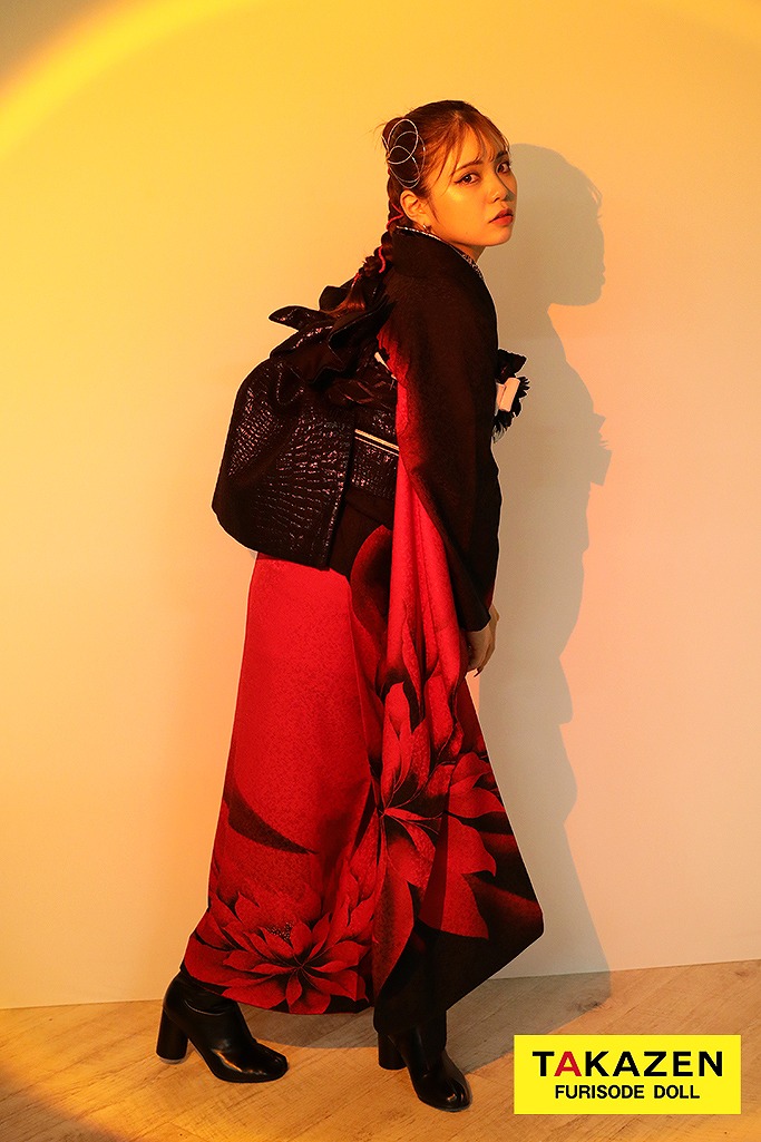 モード　　黒/赤　おしゃれ大柄/蓮柄　シンプル　大柄　かっこいい振袖ネットレンタル　人気　32131