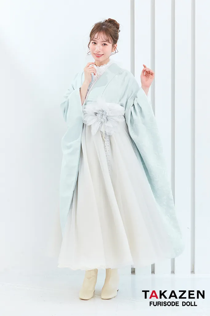 ヴィンテージスタイル袴　水色　スカッとした色合い　ラメ入り生地/フロッキー生地　おしゃれ　かわいい　お花付きドレス袴ネットレンタル　白宮みずほ　LH5