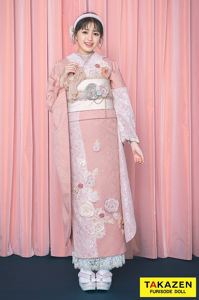 ヘップバーンミニョン　ピンクベージュ　立体花　フレンチガーリー　おしゃれ　かわいい　レースインナー/ブーツコーデ　香音　誰ともかぶらない振袖ネットレンタル　24008