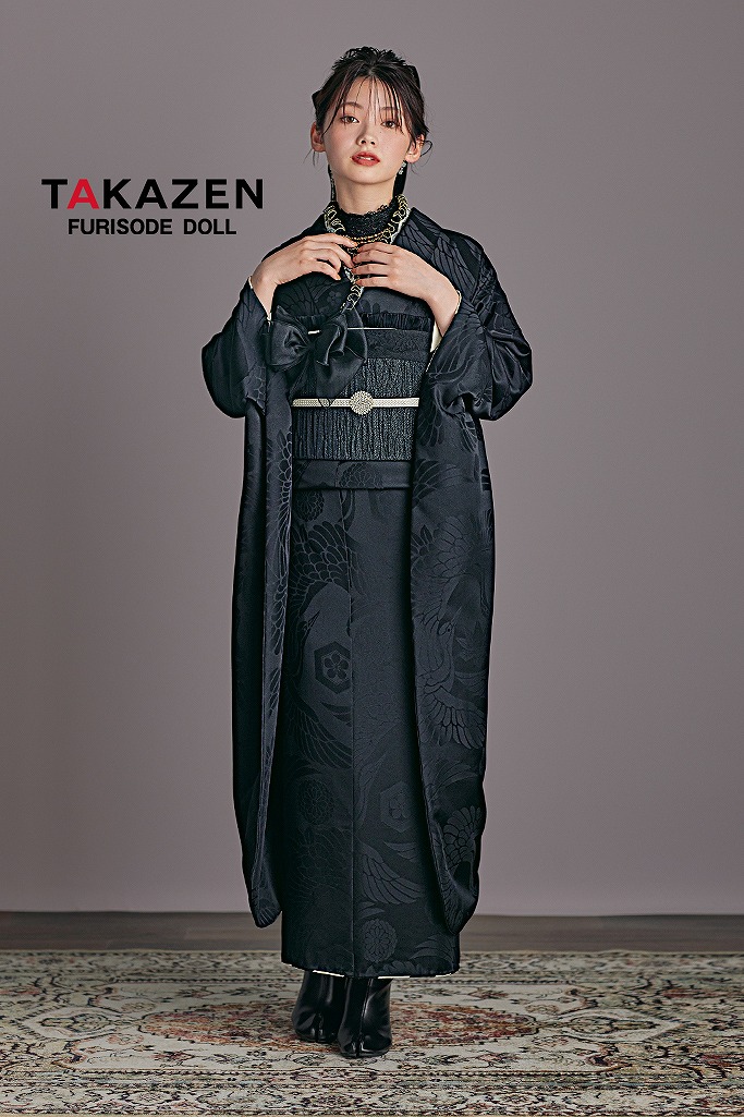 ヴィンテージスタイル　黒/ブラック　無地　大人っぽい着こなし　真っ黒振袖　レース小物コーデ/足袋ブーツ　シンプル　南琴奈　23009