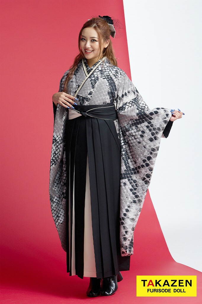 モード系　グレー　パイソン　かっこいい　ギャル　目立つ　派手　誰ともかぶらない　中村りおん　R26010