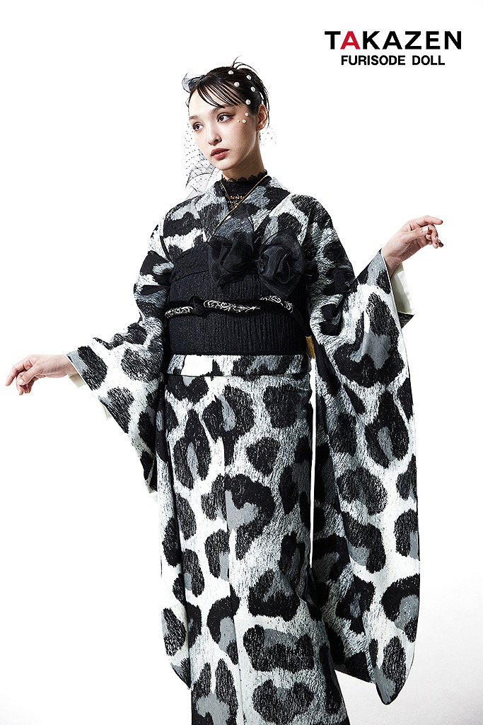 モード系　グレー/黒　ヒョウ柄　シック　かっこいい　モノトーン　ブーツスタイル　レースインナーコーデ　モノトーン　香川るな振袖ネットレンタル　LB41