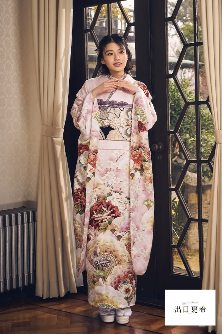 出口夏希着用ブランド振袖ネットレンタル　ピンク/くすみ系　牡丹柄　控えめ　綺麗　かわいい　はんなり　清楚　上品　K1309