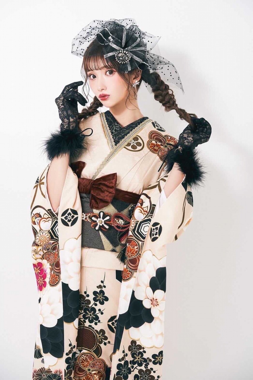 くすみカラー 振袖 玉城ティナ