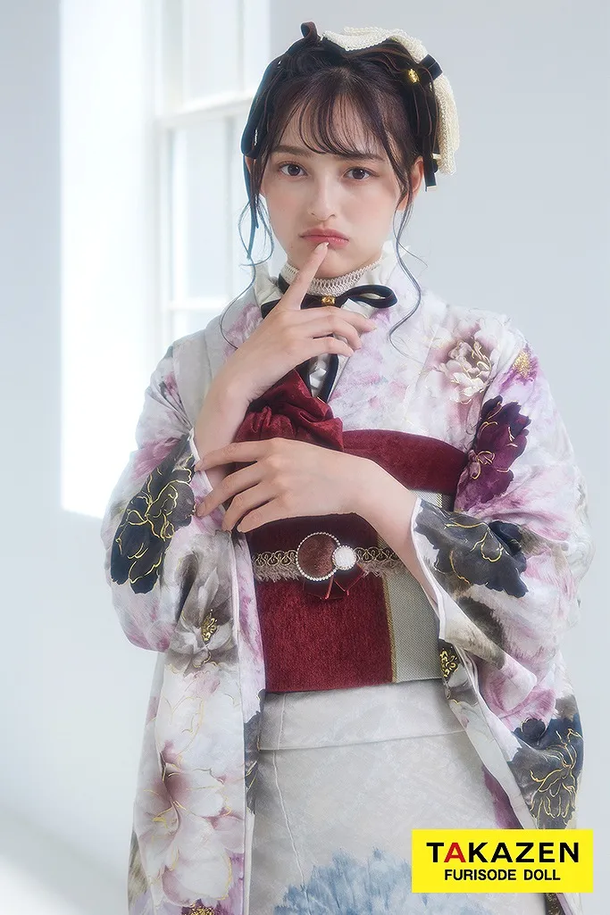 中村里砂 振袖 モデル 可愛い 淡い色 くすみカラー