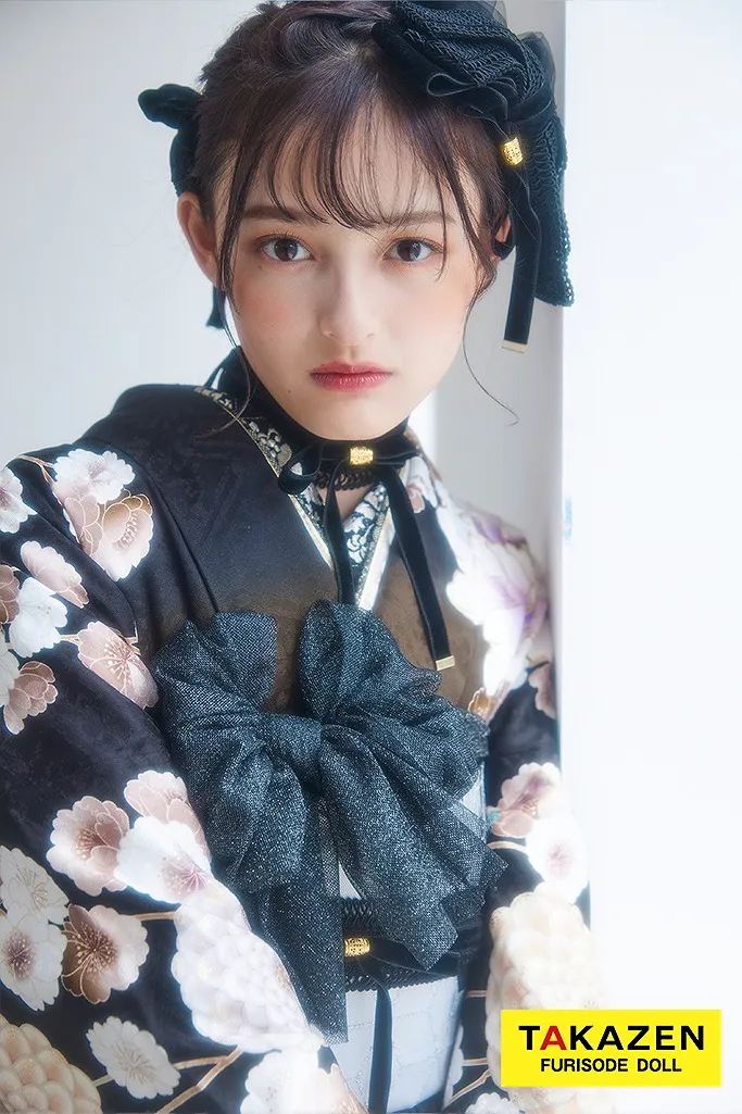 中村里砂　振袖　モデル　可愛い　淡い色　ブラウン　茶色