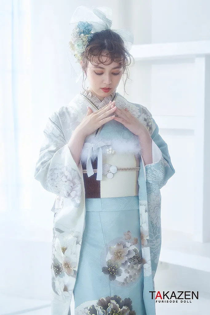玉城ティナ×紅一点　振袖　ネットレンタル　水色