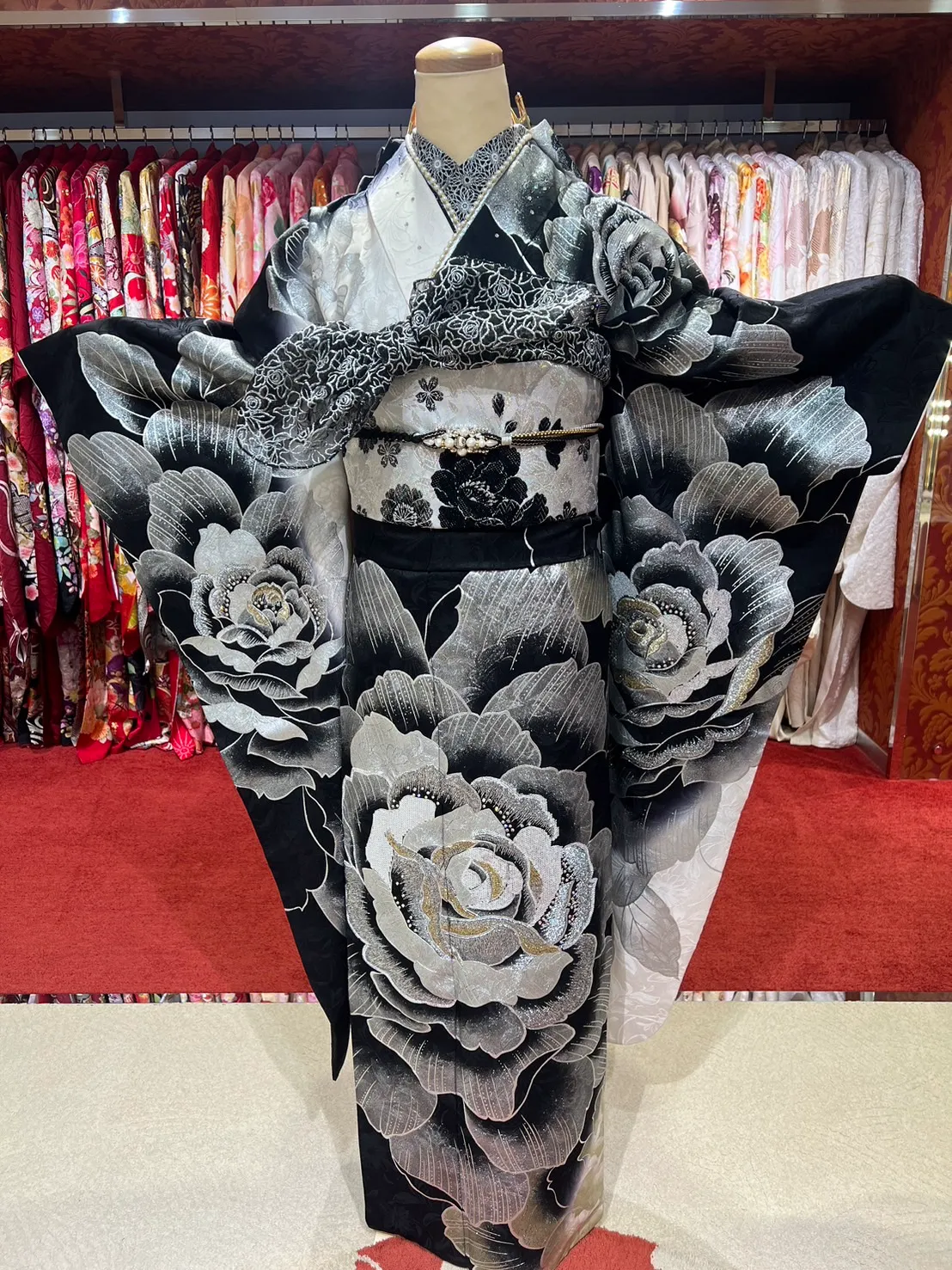 成人式　振袖　ネットレンタル　モード系　黒　シルバー　キラキラ　派手　きれいめ