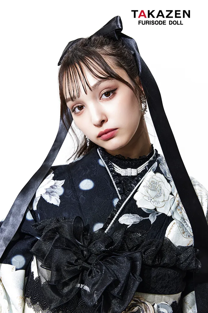 成人式　レンタル　振袖　可愛い　今どき　ヘップバーン　シャネルカラー　黒色の振袖　白色の振袖　ドレス振袖