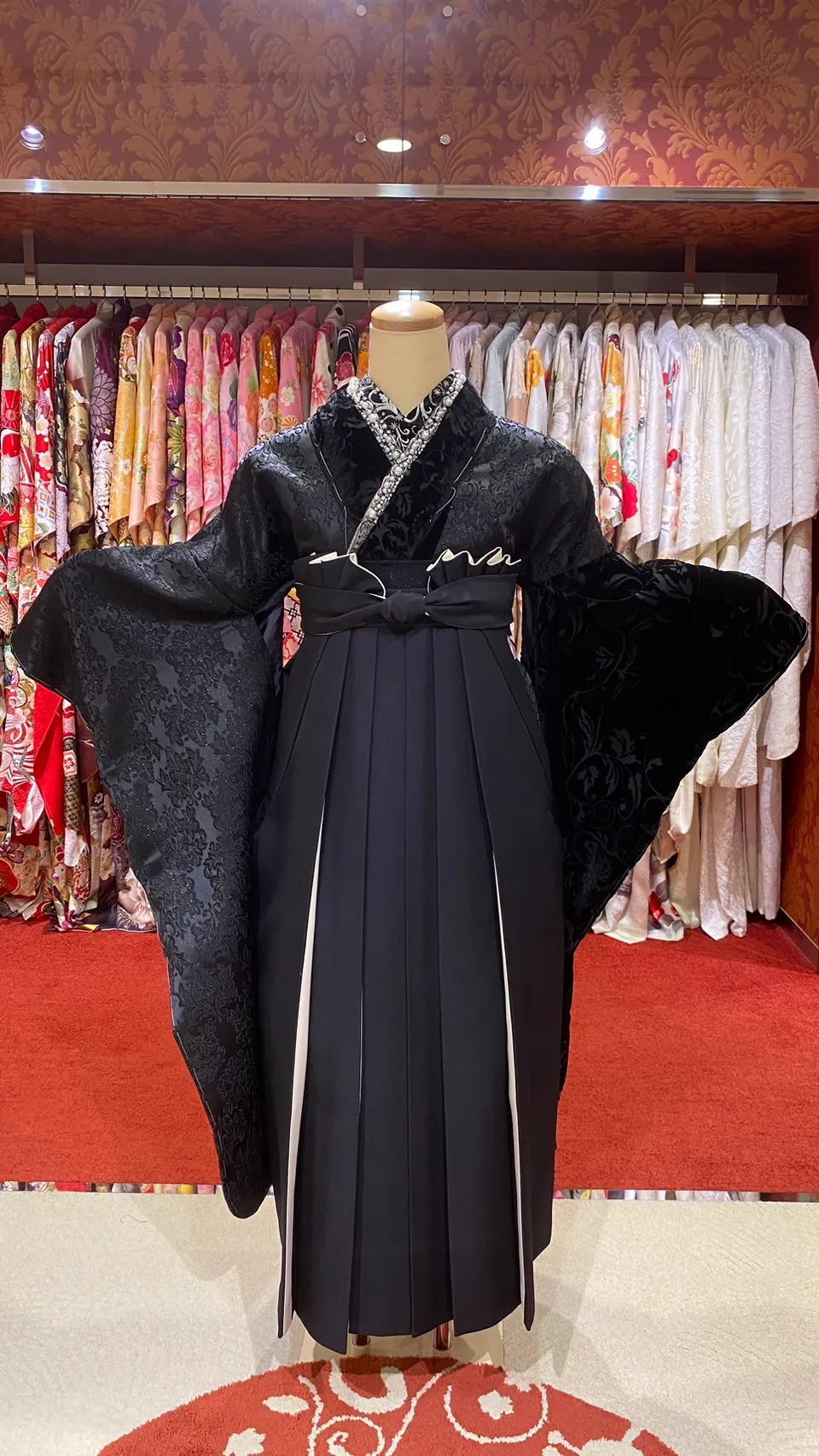 フリソデドール　スタッフ紹介　ひゆい　コーディネート　黒色袴　ヴィンテージスタイル　オシャレ　セクシー