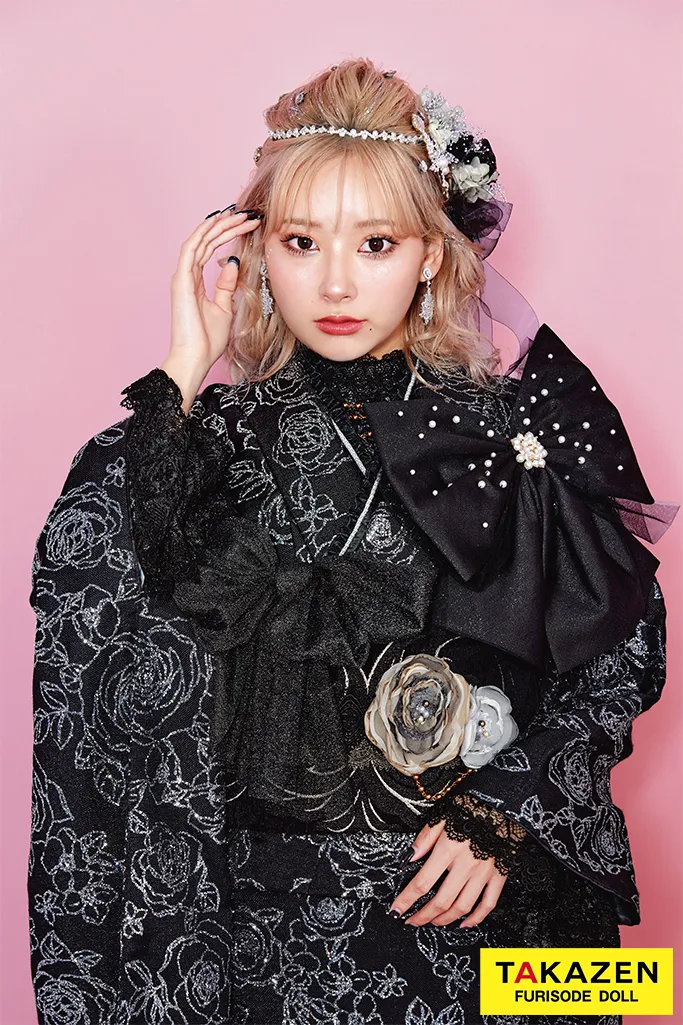 成人式　レンタル　振袖　可愛い　今どき　淡い色　上品　綺麗　キラキラ　ヘップバーン　ブラック　シュシュ