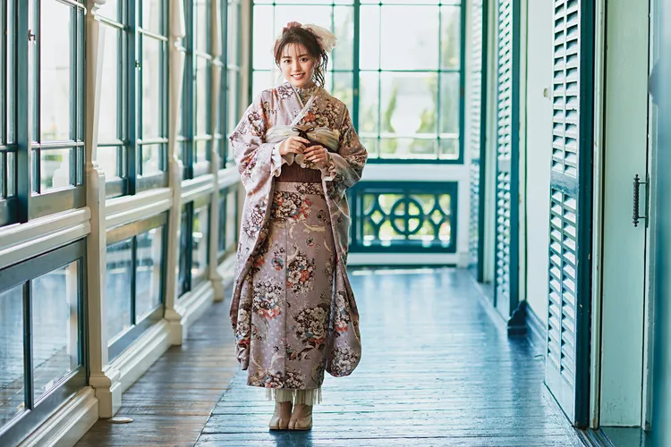 成人式振袖　くすみ　レトロ