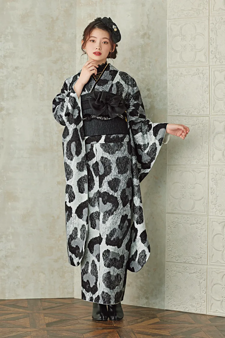 成人式振袖　くすみ　レトロ