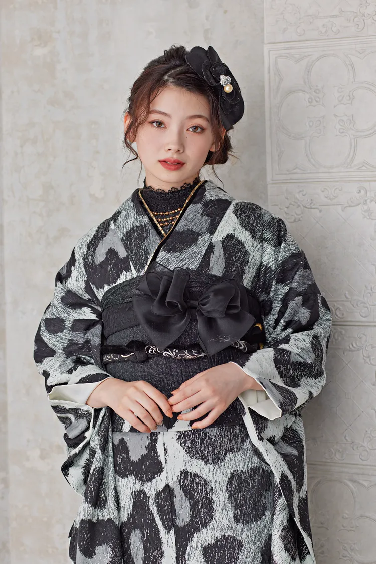 成人式振袖　くすみ　レトロ