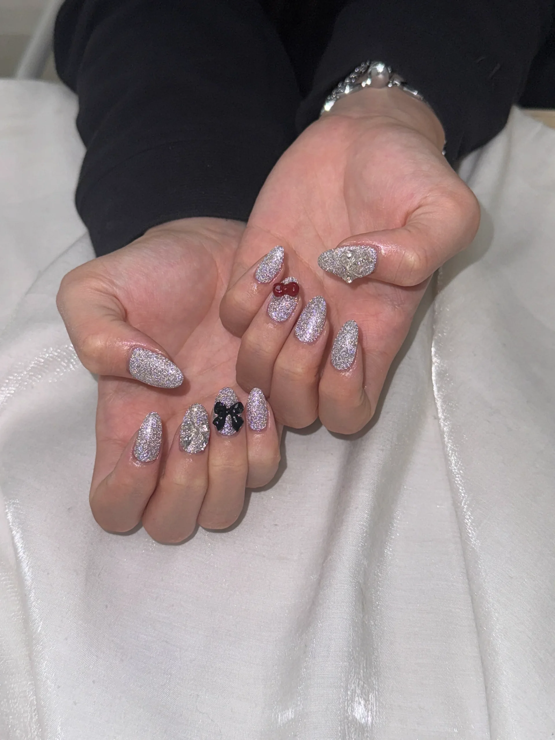 卒業式　袴　ネイル　キラキラ　卒業式ネイル